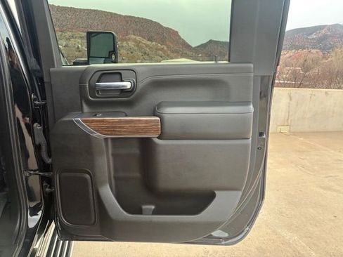 Used 2023 Chevrolet Silverado 2500 High Country w/ Z71 Off-Road Package image 17