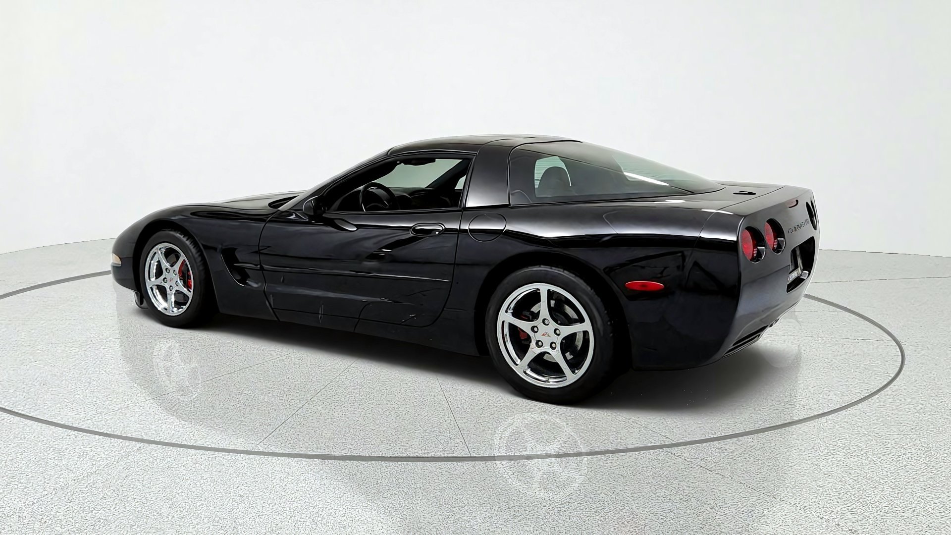 Used 2004 Chevrolet Corvette Coupe RWD image 3