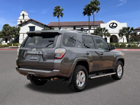 Used 2018 Toyota 4Runner SR5 Premium RWD image 2