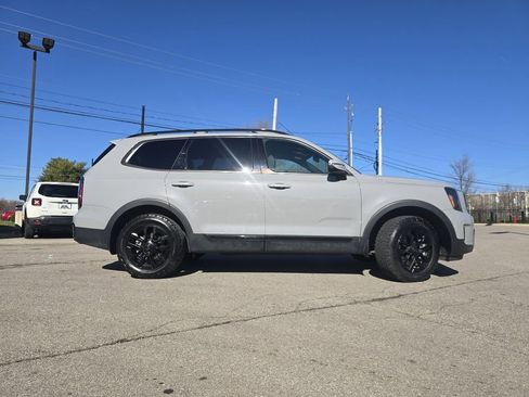 Used 2025 Kia Telluride AWD image 17
