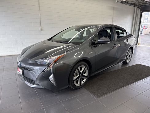 Certified 2017 Toyota Prius Four Touring image 4