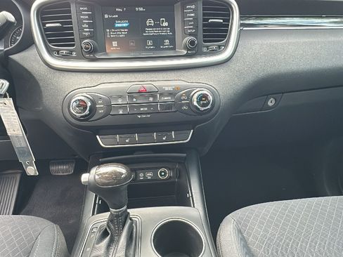 Used 2017 Kia Sorento AWD w/ LX Convenience Package image 21