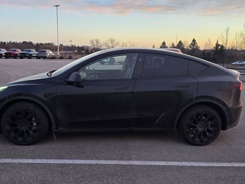 Used 2024 Tesla Model Y Long Range image 11