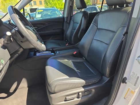 Used 2022 Honda Pilot Touring image 11