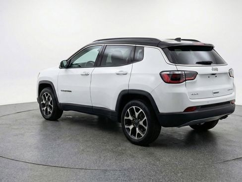 Used 2025 Jeep Compass Limited image 5