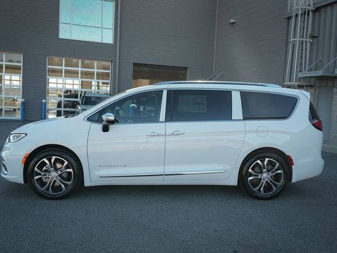 New 2026 Chrysler Pacifica Pinnacle FWD image 5
