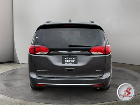 Used 2019 Chrysler Pacifica Limited image 6