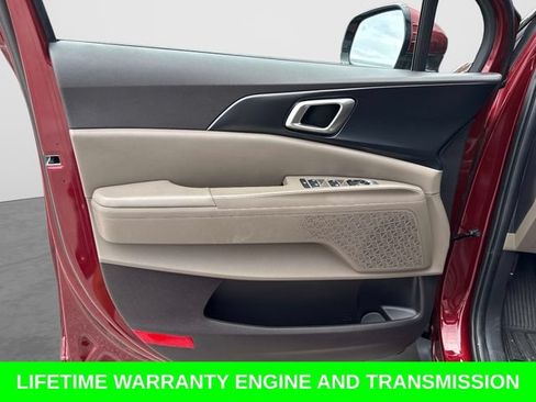 Used 2025 Kia Carnival FWD image 20
