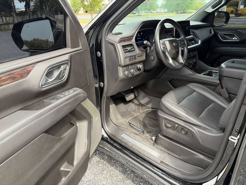 Used 2023 Chevrolet Tahoe Z71 w/ Luxury Package AWD/4WD image 9