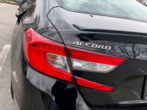 Used 2018 Honda Accord Sport image 23