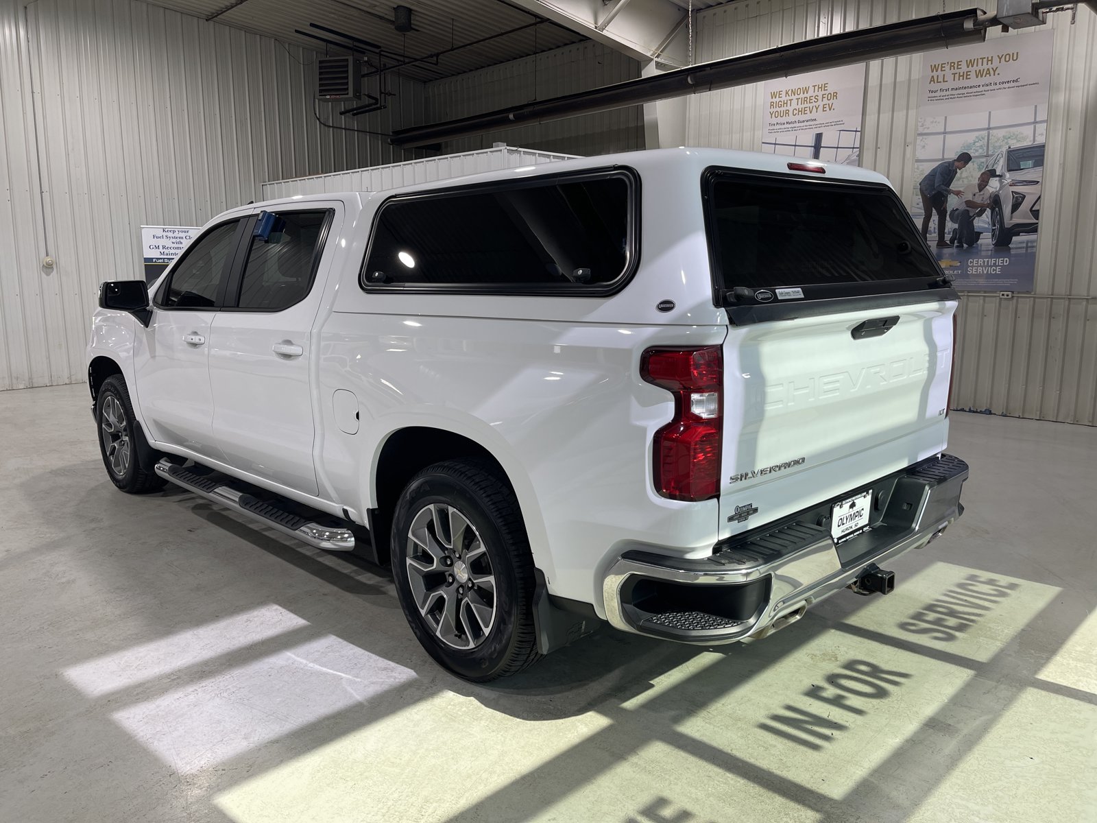 Used 2020 Chevrolet Silverado 1500 LT w/ Convenience Package AWD/4WD image 6