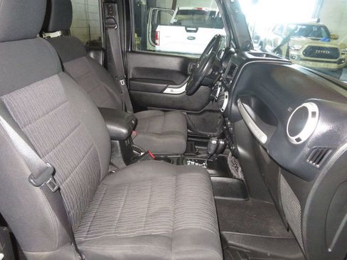 Used 2012 Jeep Wrangler Unlimited Sahara w/ Mopar Chrome Edition Group image 33