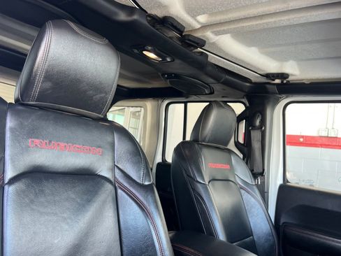 Used 2018 Jeep Wrangler Unlimited Rubicon AWD/4WD image 14