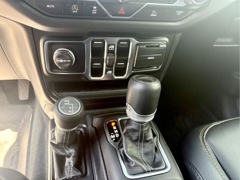 Used 2024 Jeep Gladiator Sport AWD/4WD image 19