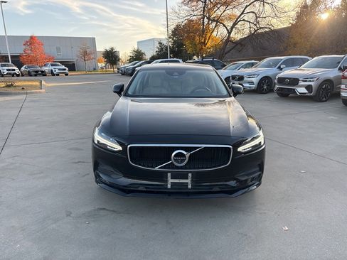 Used 2018 Volvo S90 T5 Momentum w/ Convenience Package image 2