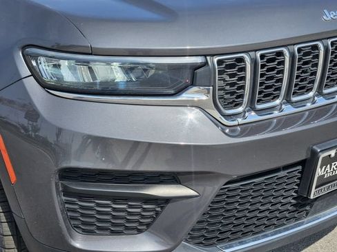 Used 2024 Jeep Grand Cherokee Laredo RWD image 8