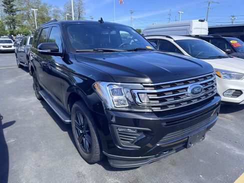 Used 2020 Ford Expedition XLT w/ Equipment Group 202A AWD/4WD image 3