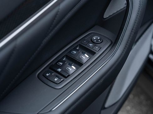 Used 2024 Maserati Levante Trofeo AWD/4WD image 18