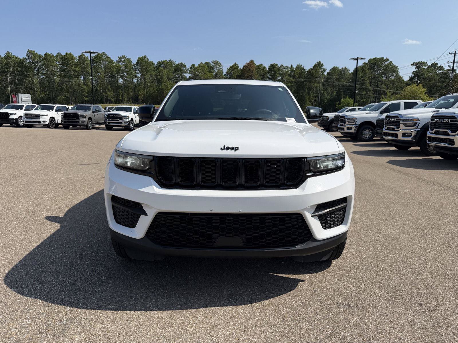 Certified 2024 Jeep Grand Cherokee Altitude AWD/4WD image 2