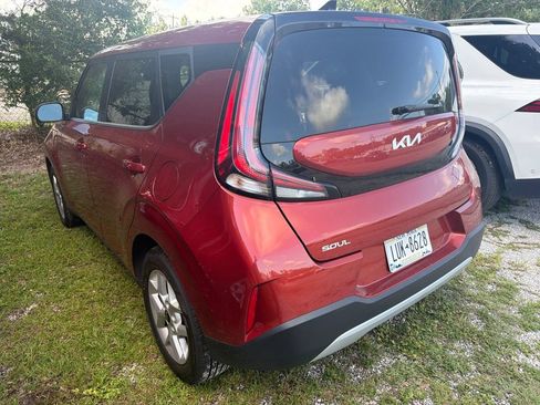 Used 2024 Kia Soul LX w/ Option Group 015 FWD image 4