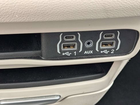 Used 2024 Chrysler Pacifica Touring-L FWD image 24