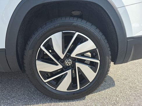 Used 2024 Volkswagen Atlas SE AWD/4WD image 29