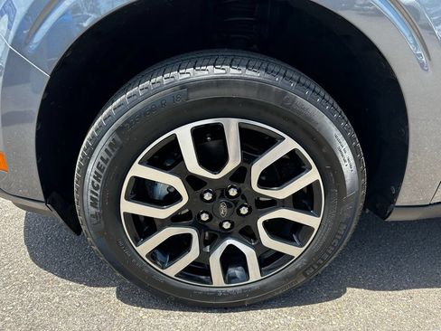Used 2022 Ford Maverick Lariat w/ Lariat Luxury Package FWD image 9