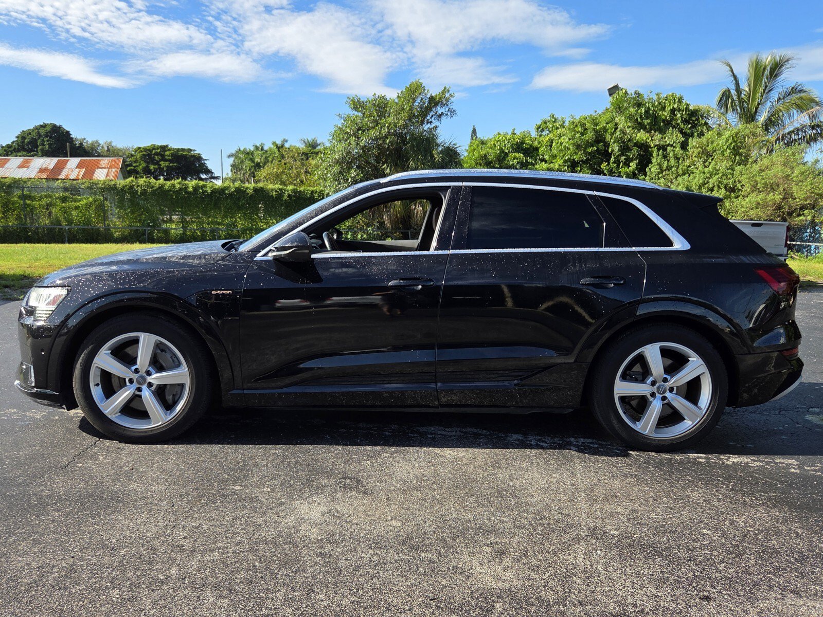Used 2019 Audi e-tron Premium Plus AWD/4WD image 2