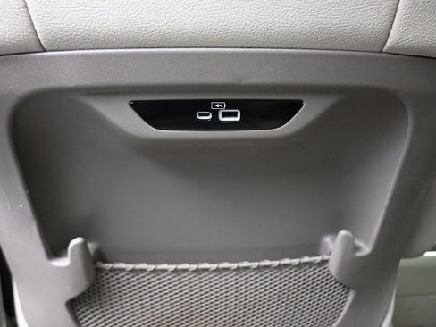 Used 2021 Chrysler Pacifica Touring-L FWD image 42