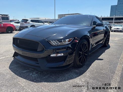 Used 2018 Ford Mustang Shelby GT350 w/ Convenience Package RWD image 2