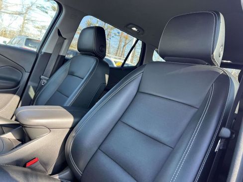 Used 2023 GMC Terrain SLT image 11