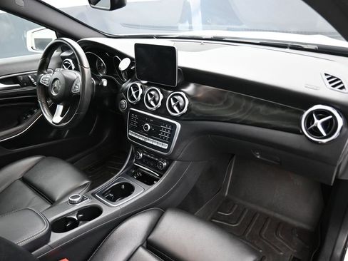 Used 2018 Mercedes-Benz GLA 250 4MATIC image 44