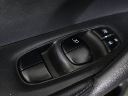 Used 2018 Nissan Rogue SV w/ Premium Package image 39