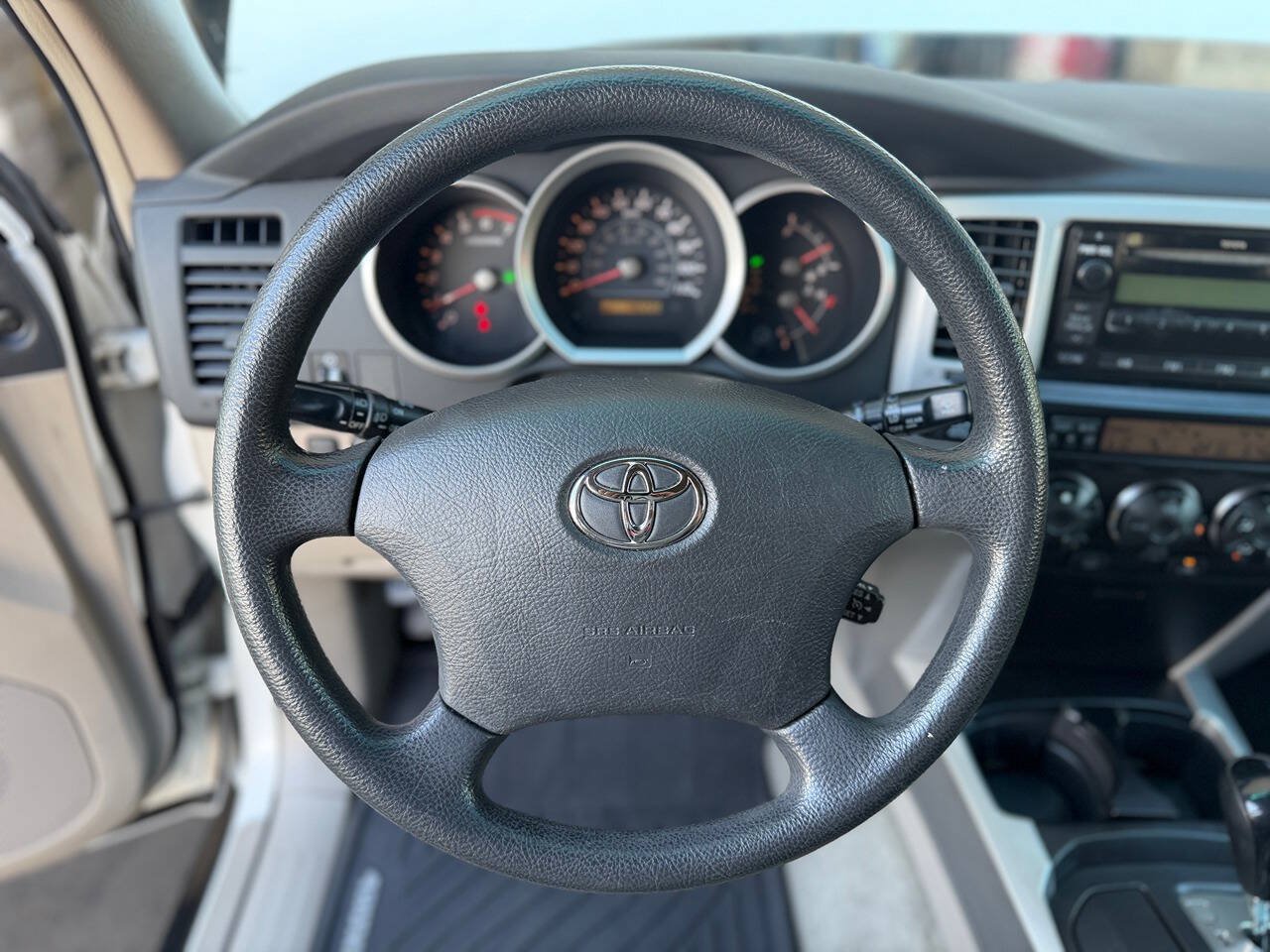 Used 2007 Toyota 4Runner SR5 AWD/4WD image 15