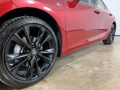 Used 2025 Lexus ES 300h F Sport w/ Accessory Package (Z2) image 2