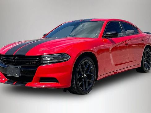 Used 2019 Dodge Charger SXT w/ Blacktop Package image 2
