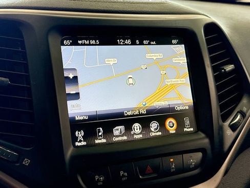 Used 2018 Jeep Cherokee Limited AWD/4WD image 14