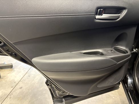 Certified 2025 Toyota Corolla Cross XLE image 6