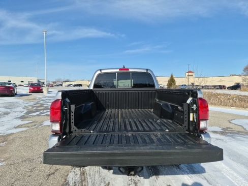 Used 2022 Toyota Tacoma SR w/ SX Package image 7