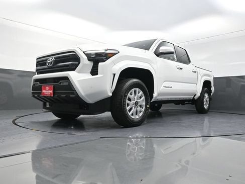 Used 2026 Toyota Tacoma SR5 AWD/4WD image 32