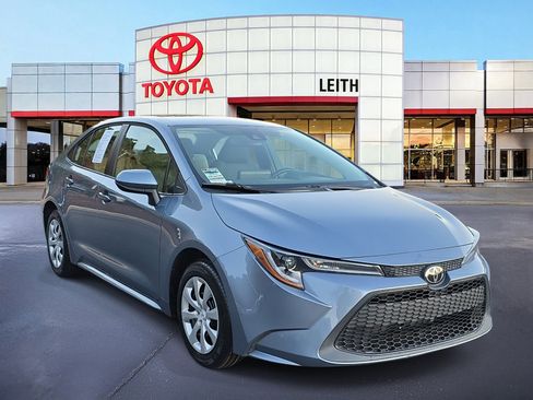 Used 2022 Toyota Corolla LE image 3