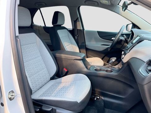 Used 2022 Chevrolet Equinox LS w/ LS Convenience Package image 25