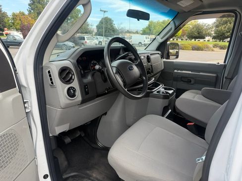 Used 2014 Ford E-250 and Econoline 250 w/ Power Group RWD image 3