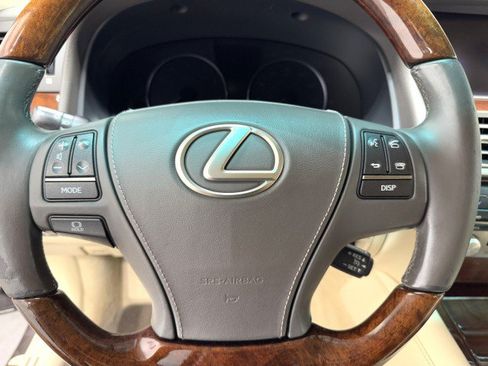 Used 2013 Lexus LS 460 w/ Ultra Luxury Pkg RWD image 26
