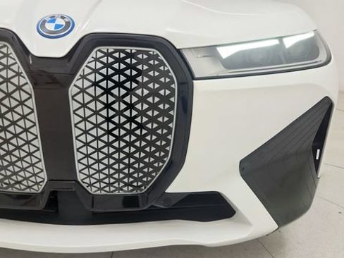 Used 2023 BMW iX xDrive50 w/ Sport Package AWD/4WD image 25