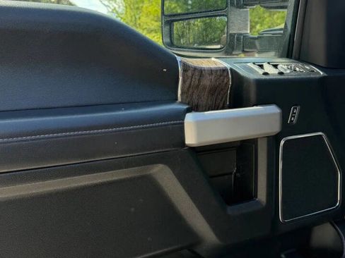 Used 2019 Ford F250 Lariat w/ FX4 Off-Road Package AWD/4WD image 13