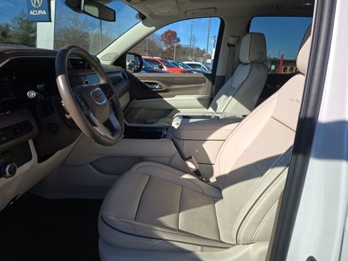 Used 2023 GMC Yukon Denali image 16