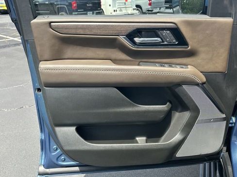 Certified 2025 GMC Yukon Denali Ultimate AWD/4WD image 23