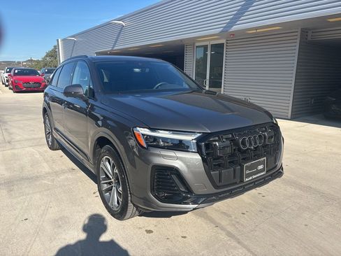 Used 2025 Audi Q7 2.0T Premium Plus w/ Premium Plus Package image 3