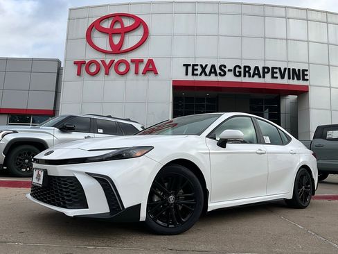 New 2026 Toyota Camry SE image 2